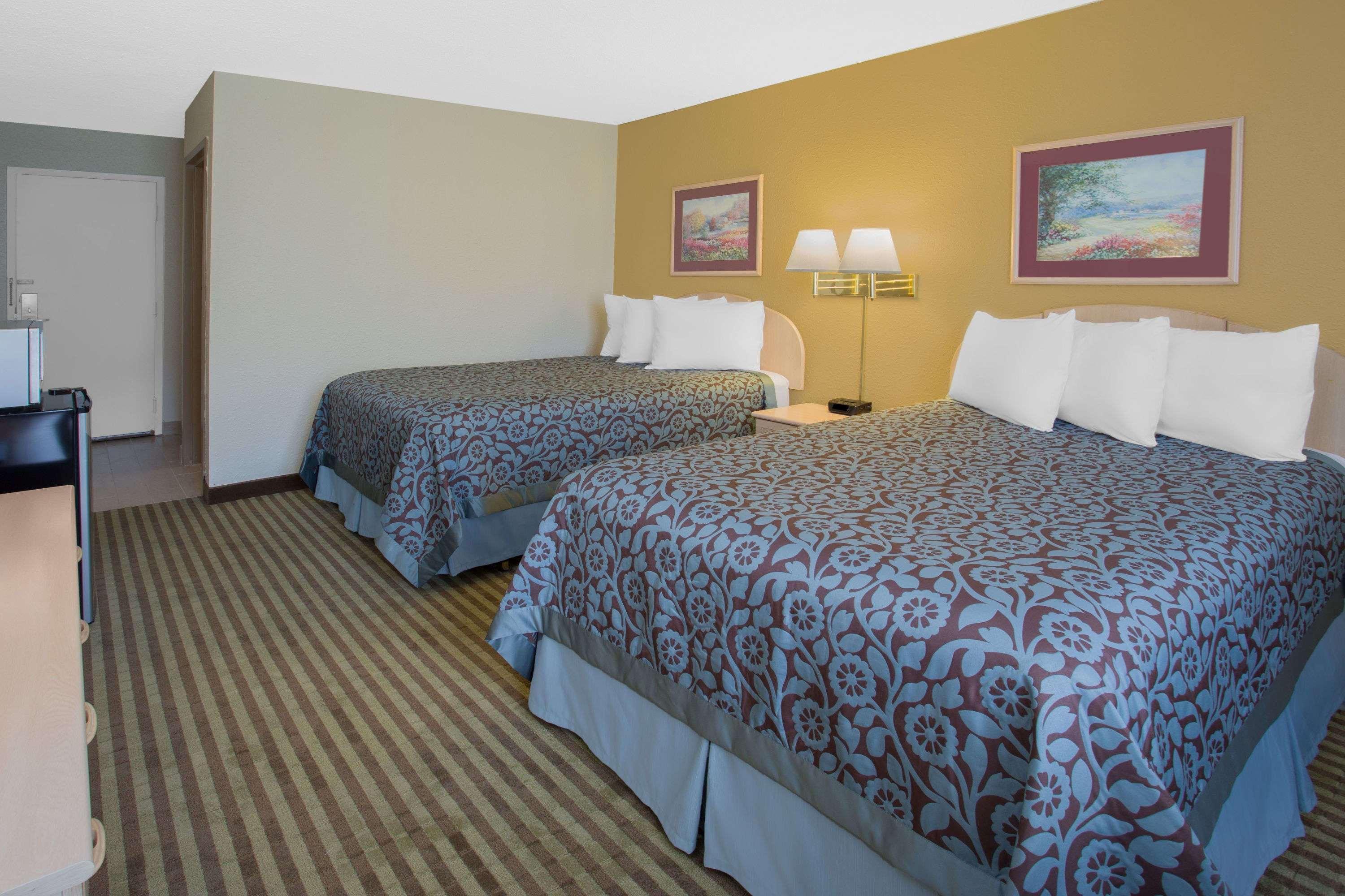 Days Inn By Wyndham Princeton Exterior photo