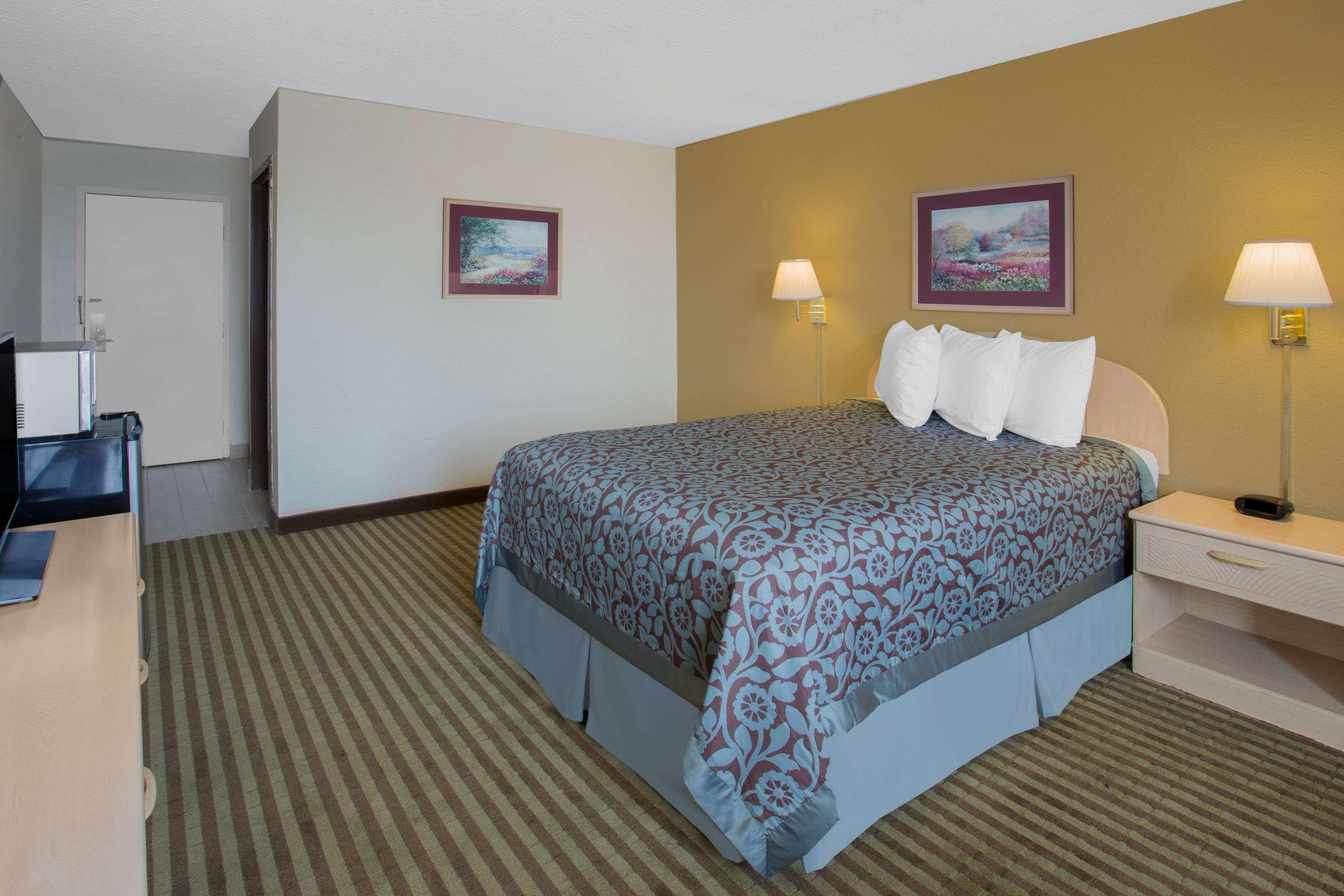 Days Inn By Wyndham Princeton Exterior photo