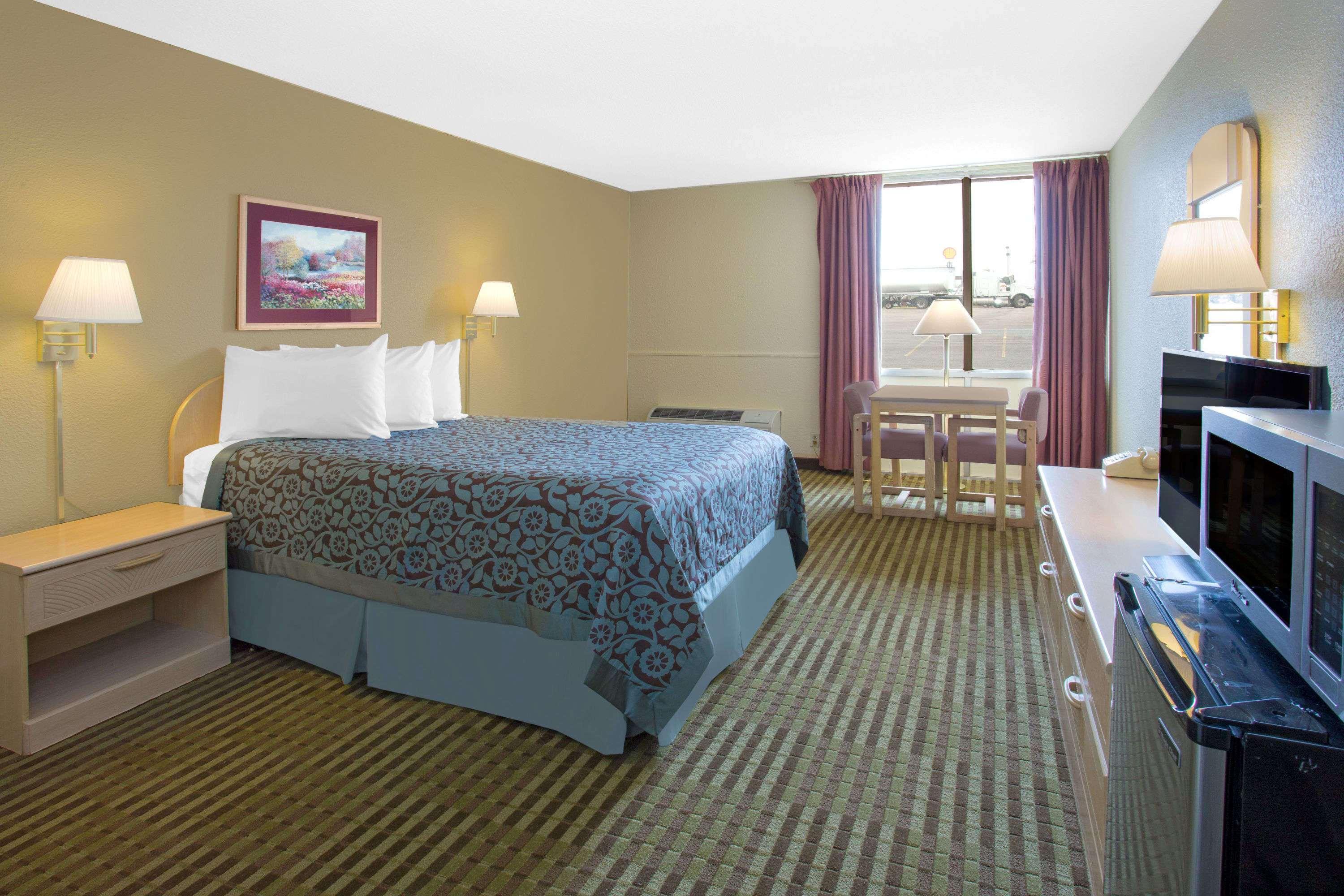 Days Inn By Wyndham Princeton Exterior photo